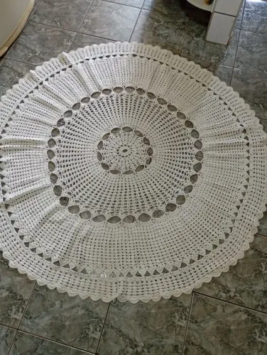 Tapete de crochê redondo branco
