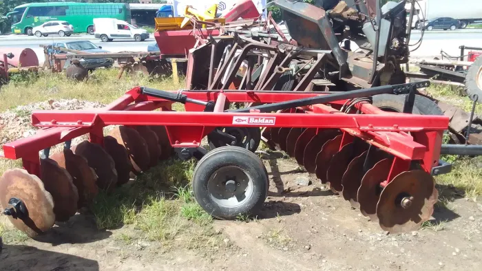 Grade Aradora de Discos - Implemento Agrícola 