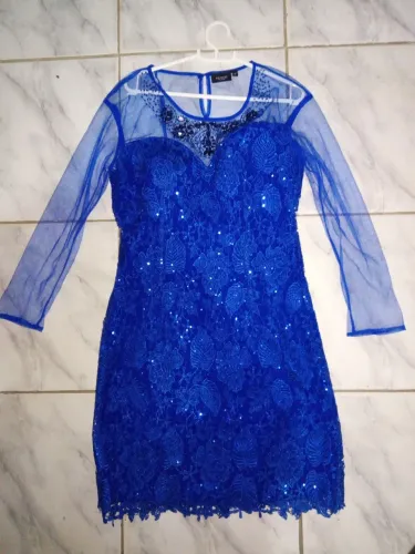 Vestido festa Azul com Detalhes em Renda e Manga Longa
