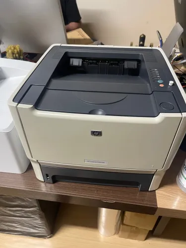 impressora hp laserjet p2015dn com toner (preto/branc)