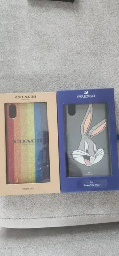 Duas Capas para iPhone XS Max - Coach e Swarovski