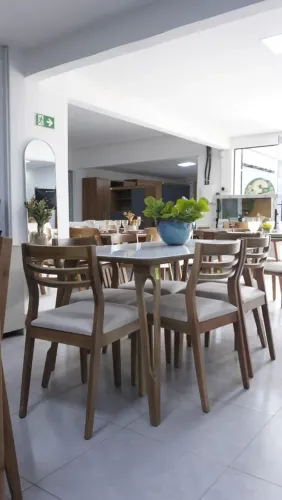 Mesa de Jantar de 6 cadeiras