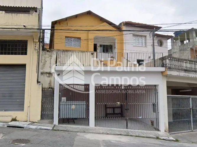 Casa na frente e 2 nos fundos independentes na Vila Monumento