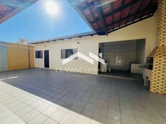 Casa ampla em Uberlândia/MG - Bairro Santa Mônica | 360 m², varanda gourmet e edícula.