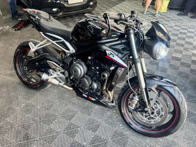 Street Triple 765RS impecável repleta de acessórios 