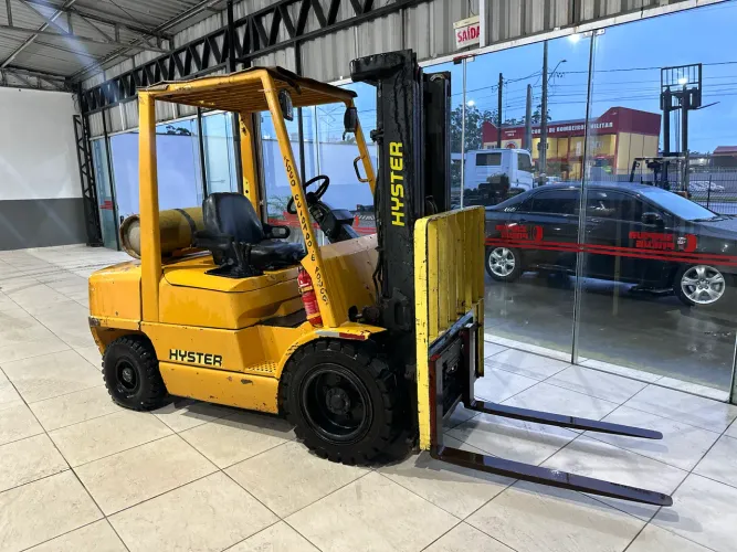Empilhadeira HYSTER 2500 triplex glp