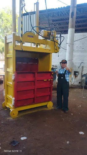 Prensa Enfardadeira hidráulica fardos 450kg