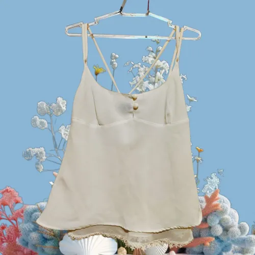 Top Feminino Bege com Detalhes Delicados