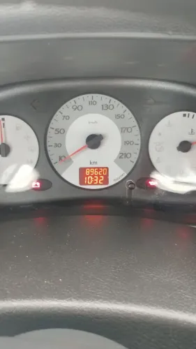 Renault Clio Hi-flex 1.0 16V 3P 2011