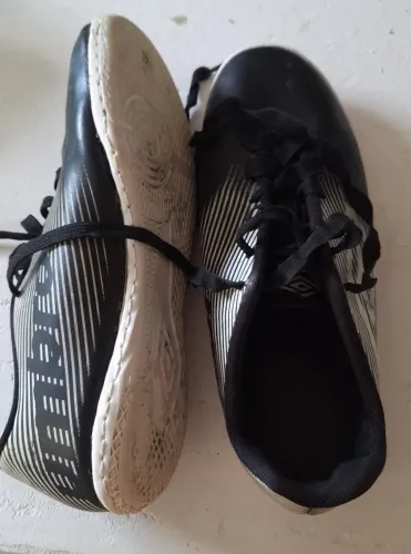 Chuteira de Futsal F5 Light da Umbro (ORIGINAL)