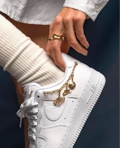 Tênis Air Force 1 Low ?Lucky Charms? Nike branco