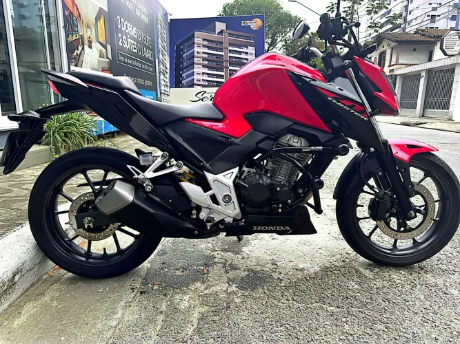 Vendo CB 300 Twister ABS nova !