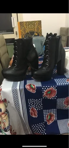 coturno/bota 37