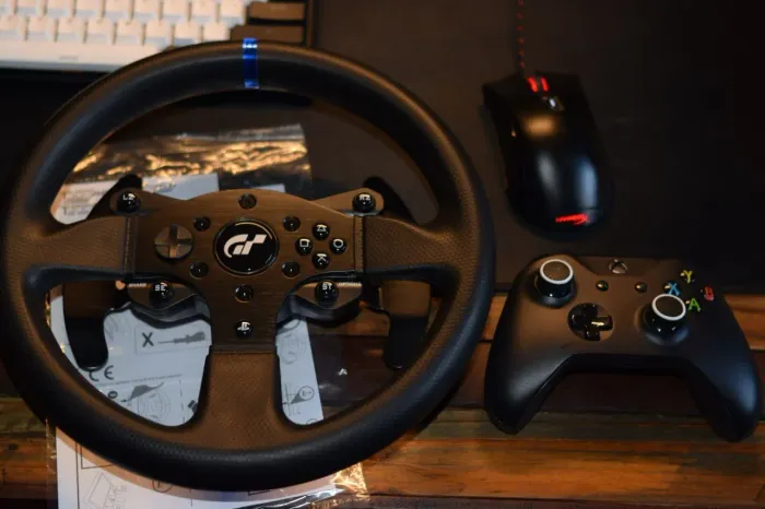Volante e Pedais Thrustmaster T300 RS GT Edition, para PS5, PS4, PC