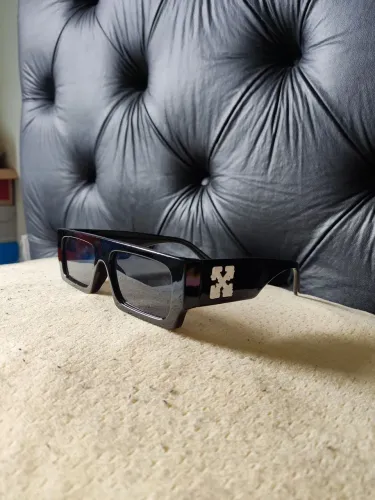 Óculos Off White preto e branco