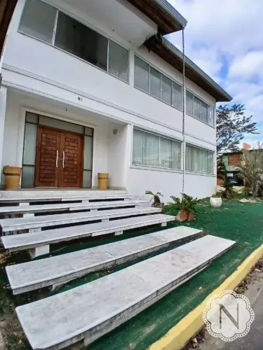 Vende casa em condomínio de alto padrão no Centro de Itanhaém