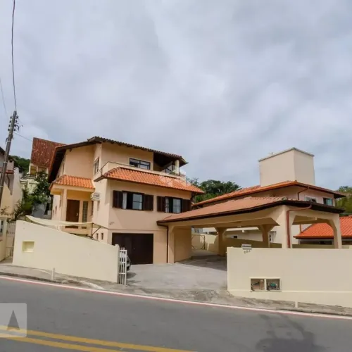 Cháles no bairro Ponta das Canas, em Florianópolis- SC