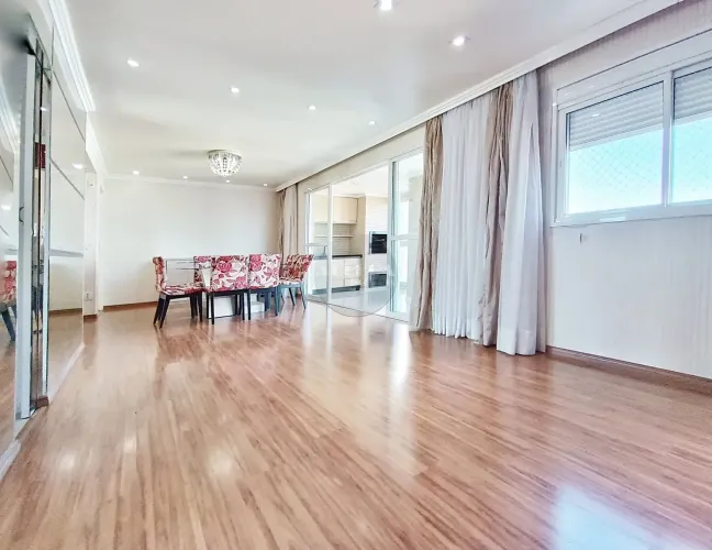 Apartamento Mobiliado 113m² à Venda no Cristo Rei, Curitiba 2 Quartos, 2 Vagas, Andar Alt
