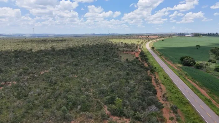 Fazenda para Soja, Gado ou Residêncial, na beira do asfalto a venda em Alexânia GO