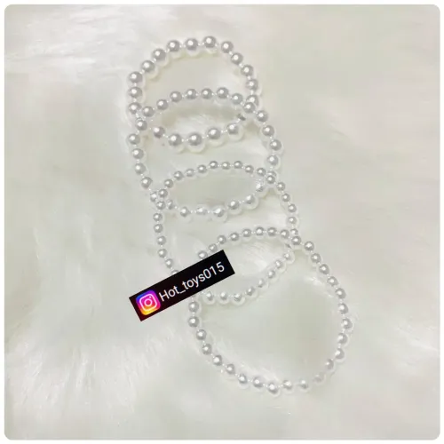 Pulseiras de pérolas brancas