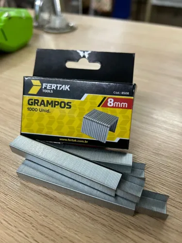 Caixa de 1.000 Grampos Fertak 106/08 - Aço Galvanizado, Compatível com Vários Grampeadores