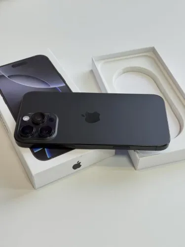 iphone 16 pro Max  novo nenhum defeito estou vendendo para comprar o iphone 17