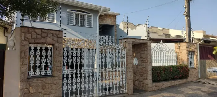 Sobrado muito bem localizado na Vila Kalil, em Cosmópolis-SP