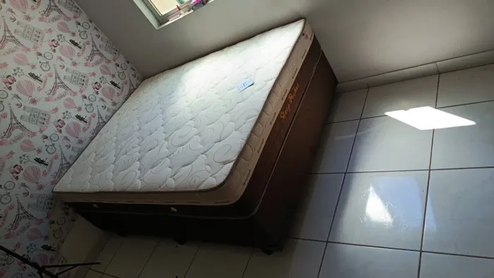 Cama de casal com colchão molas ensacadas