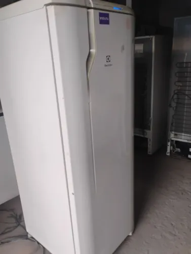 VENDO ESTÁ GELADEIRA ELETROLUX 