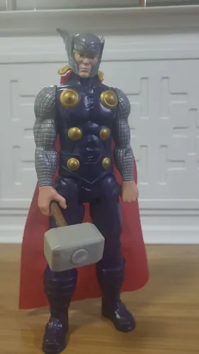 Boneco Tror 30 cm