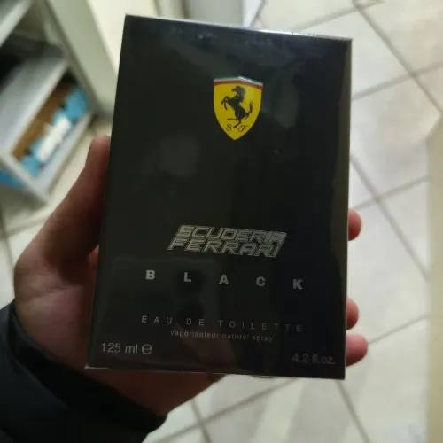 Eua de toilette Ferrari Black perfume