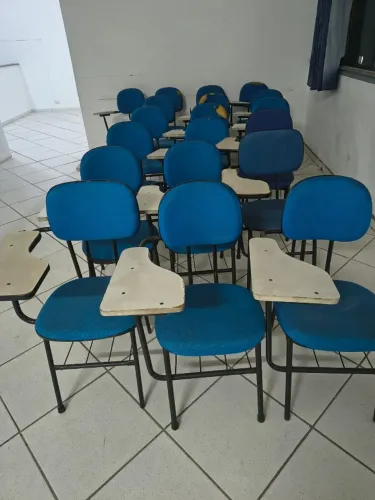 Cadeiras universitárias / Unidade