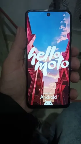 Vendo moto g34 com pequeno trinco na tela