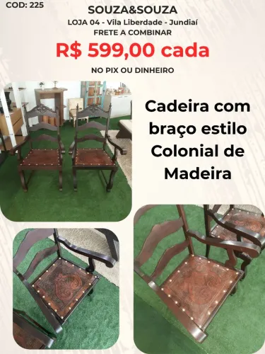 Mesa de madeira com braços