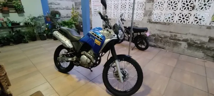 Yamaha XTZ 250 Ténéré 2012 bem conservada