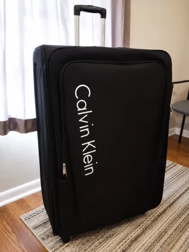 Mala de Viagem Nova!!! Calvin Klein grande para 23 kg ou mais!!!