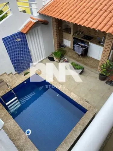 Casa em Condomínio : Triplex / Residencial / Barra da Tijuca