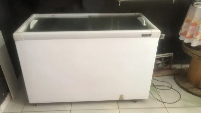 Freezer central tampo vidro 