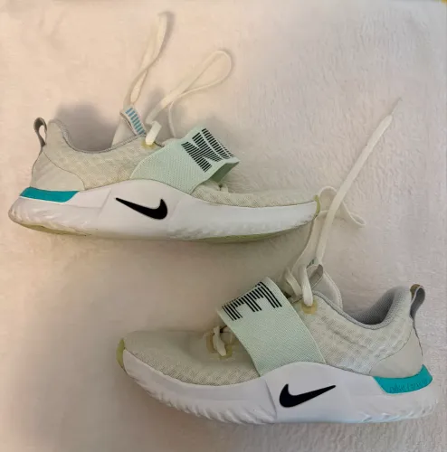 4 pares de tenis por 250 Reais