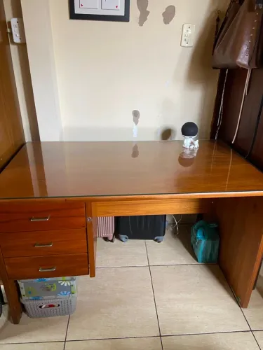 Mesa escrivaninha em madeira