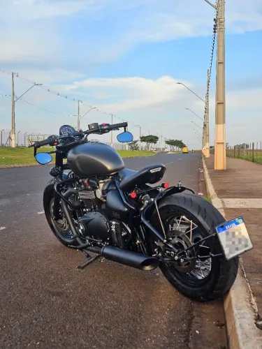 Triumph Bobber Black 1200cc - 2020 | 6.800km | Moto Única | Acompanha peças originais