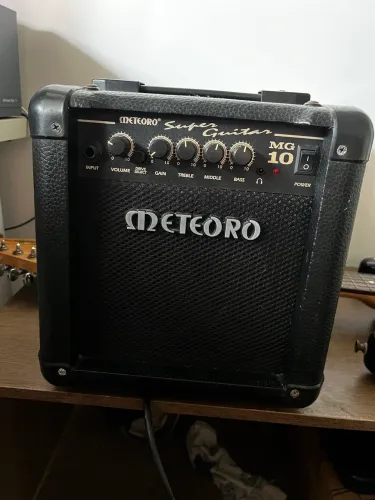 VENDO AMPLIFICADOR METEORO MG-10 EM EXCELENTE ESTADO