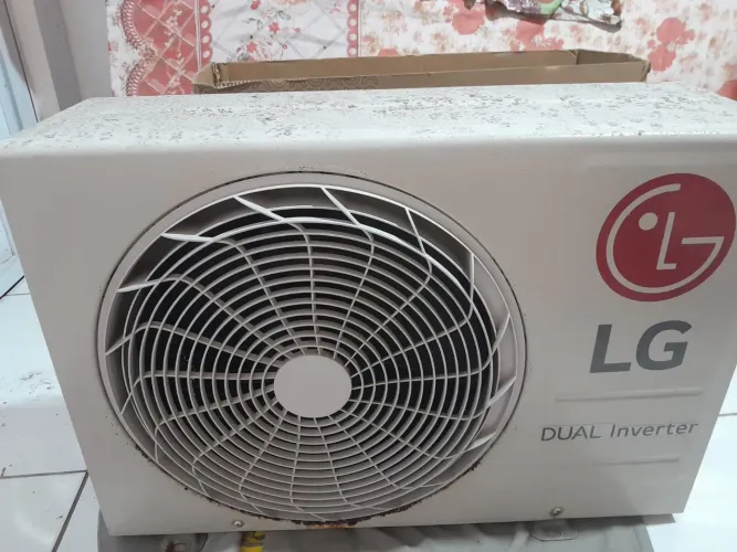 Ar-condicionado LG inverte 9 mil btus 