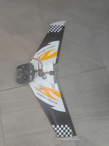 Aeromodelo asa zagi