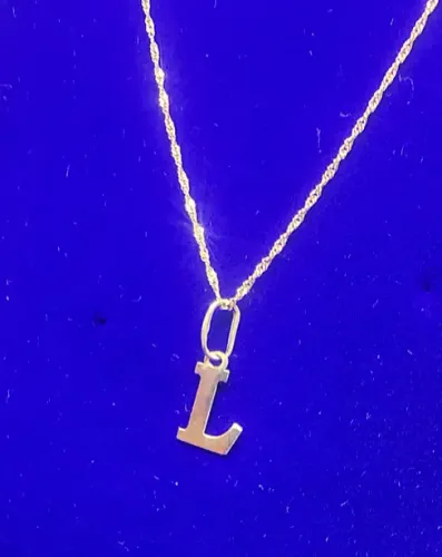 Gargantilha Com Letra L Ouro 18 Kilates Cordão Peso 0.80 Grama 40 Cm Fio 0.5 mm Letra 