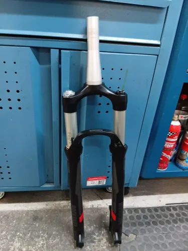 Suspensão rockshox 