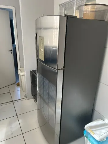Geladeira Brastemp de aço inoxidável, Frost Freemodelo duplex com painel eletrônico