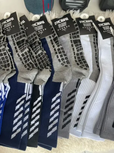 Meias esportivas antiderrapante kit com 2 pares