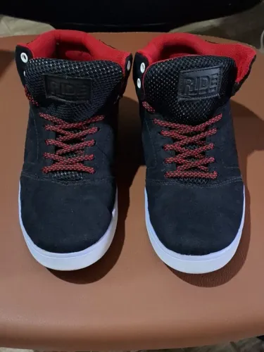 vendo tenis skate tamanho 39 por 100 reais - usado uma única vez, está como novo