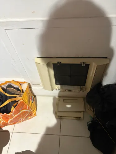 Ar Springer de parede 7000 BTU guerreiro forte gelando ar dos bons. Não tem vontrole
